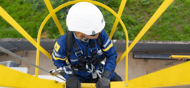 Novas regras para trabalho com escadas já estão valendo desde 2 de janeiro Novas regras para trabalho com escadas já estão valendo desde 2 de janeiro